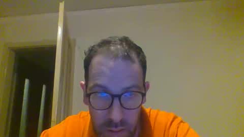 Snapshot of smokered100s chatting on 09.19.25 luca online show from 09.19.25