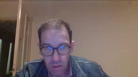 Snapshot of smokered100s chatting on 09.26.25 luca online show from 09.26.25