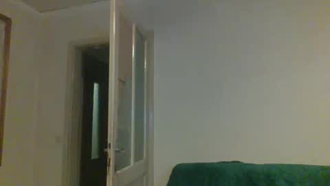 Snapshot of smokered100s chatting on 10.03.25 luca online show from 10.03.25