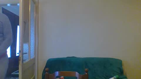 Snapshot of smokered100s chatting on 10.05.25 luca online show from 10.05.25