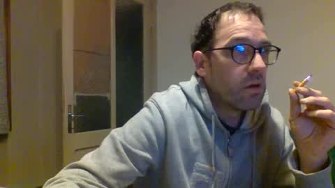 Snapshot of smokered100s chatting on 10.17.25 luca online show from 10.17.25