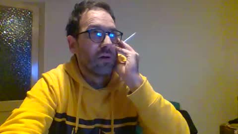 Snapshot of smokered100s chatting on 10.25.25 luca online show from 10.25.25