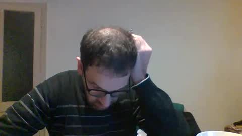 Snapshot of smokered100s chatting on 10.26.25 luca online show from 10.26.25