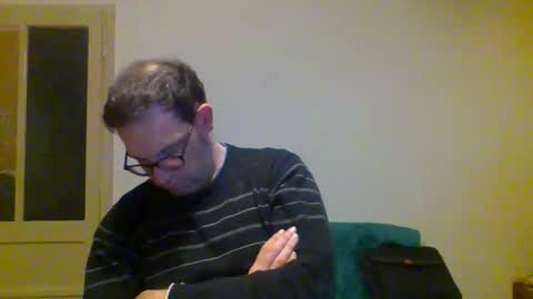 Snapshot of smokered100s chatting on 10.31.25 luca online show from 10.31.25