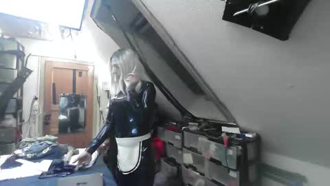 Snapshot of smokeslut365 chatting on 09.30.25 smokeslut365 online show from 09.30.25