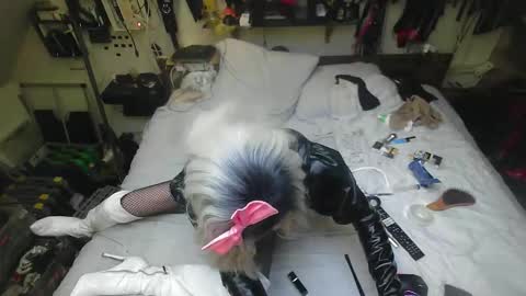 Snapshot of smokeslut365 chatting on 10.24.25 smokeslut365 online show from 10.24.25