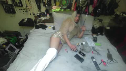 Snapshot of smokeslut365 chatting on 11.13.25 smokeslut365 online show from 11.13.25