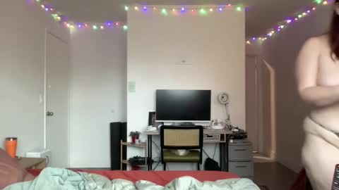 Snapshot of smutship chatting on 11.17.25 smutship online show from 11.17.25