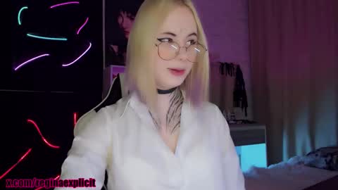 Snapshot of snake_bites chatting on 11.13.25 Reeginaaaaa online show from 11.13.25