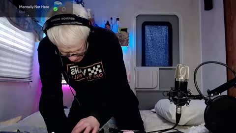 Snapshot of snarfle chatting on 03.04.25 Viiscount Snarfle Von Snarfenberg online show from 03.04.25