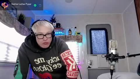 Snapshot of snarfle chatting on 03.09.25 Viiscount Snarfle Von Snarfenberg online show from 03.09.25