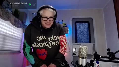 Snapshot of snarfle chatting on 03.09.25 Viiscount Snarfle Von Snarfenberg online show from 03.09.25