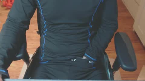 Snapshot of snooze85 chatting on 10.06.25 Cbt-Slave online show from 10.06.25