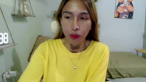 Snapshot of snow_2000 chatting on 10.27.25 snow_2000 online show from 10.27.25