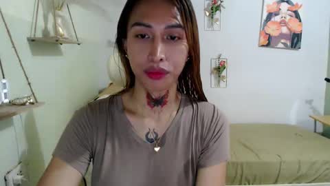 Snapshot of snow_2000 chatting on 10.31.25 snow_2000 online show from 10.31.25