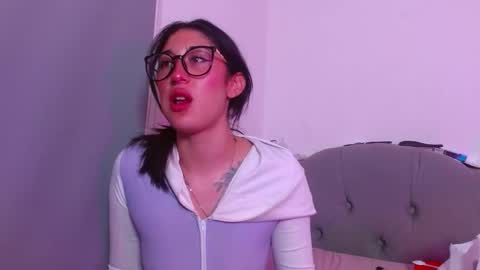 Snapshot of snow_baall chatting on 10.12.25 IG OF red moonn online show from 10.12.25