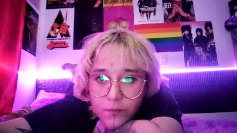 Snapshot of snow_party420 chatting on 06.18.26 online show from 06.18.26