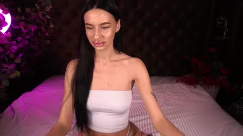 snow_whiteeex online show from 10.16.25