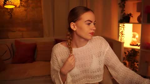 Snapshot of snowbarbieee chatting on 12.18.24 Hanna online show from 12.18.24