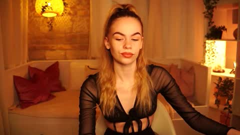 Snapshot of snowbarbieee chatting on 01.03.25 Hanna online show from 01.03.25