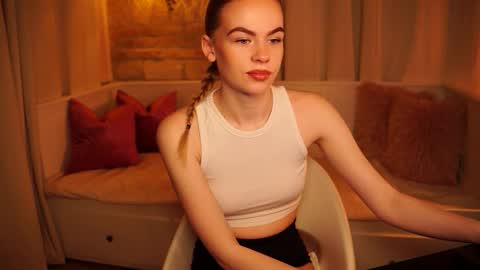 Snapshot of snowbarbieee chatting on 01.25.25 Hanna online show from 01.25.25