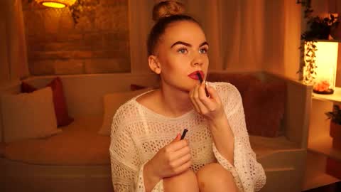 Snapshot of snowbarbieee chatting on 02.05.25 Hanna online show from 02.05.25