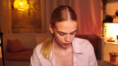 Snapshot of snowbarbieee chatting on 09.09.25 Hanna online show from 09.09.25