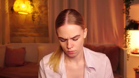 Snapshot of snowbarbieee chatting on 09.10.25 Hanna online show from 09.10.25