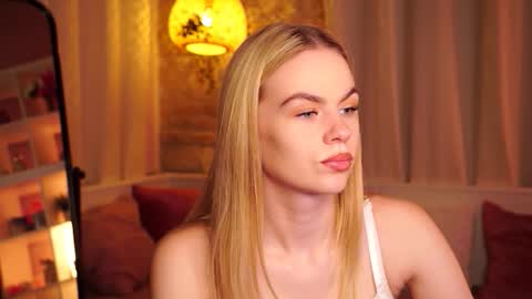 Snapshot of snowbarbieee chatting on 09.23.25 Hanna online show from 09.23.25