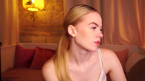 Snapshot of snowbarbieee chatting on 09.29.25 Hanna online show from 09.29.25