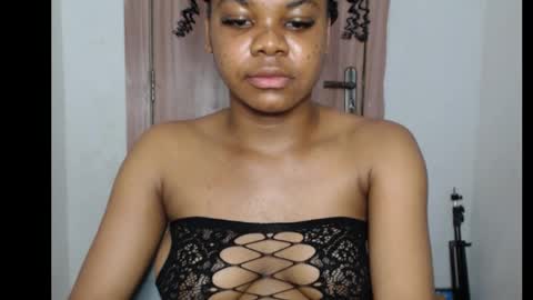 Snapshot of snowdrop5 chatting on 10.25.25 snowdrop5 online show from 10.25.25