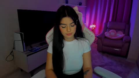 Snapshot of snowingwinter chatting on 09.26.25 snowingwinter online show from 09.26.25