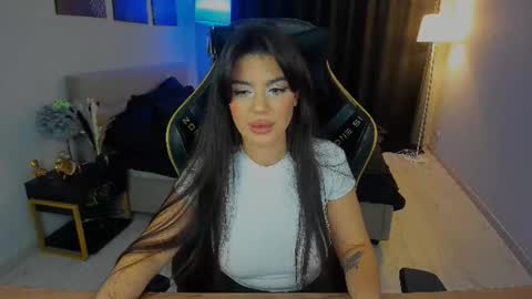 Snapshot of snowingwinter chatting on 09.27.25 snowingwinter online show from 09.27.25