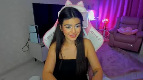 Snapshot of snowingwinter chatting on 09.28.25 snowingwinter online show from 09.28.25