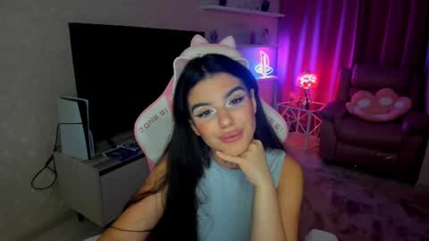 Snapshot of snowingwinter chatting on 10.02.25 snowingwinter online show from 10.02.25