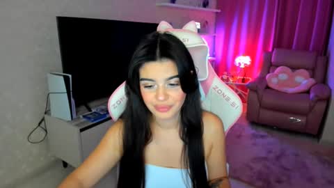 Snapshot of snowingwinter chatting on 10.05.25 snowingwinter online show from 10.05.25