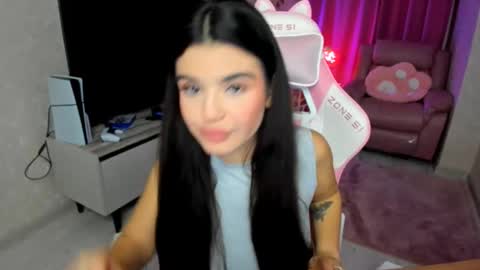 Snapshot of snowingwinter chatting on 10.12.25 snowingwinter online show from 10.12.25