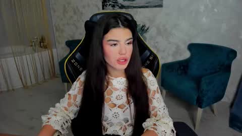 Snapshot of snowingwinter chatting on 10.13.25 snowingwinter online show from 10.13.25