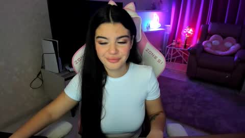 Snapshot of snowingwinter chatting on 10.21.25 snowingwinter online show from 10.21.25