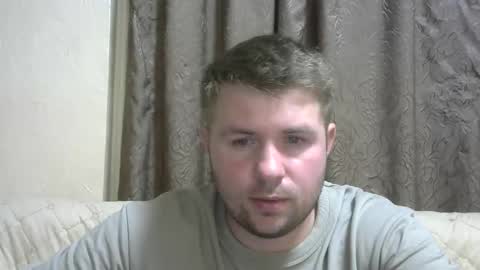 Snapshot of snowyqred chatting on 09.11.25 Arthur online show from 09.11.25