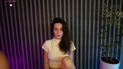 Snapshot of sochnogirls chatting on 11.08.25 Yesenia online show from 11.08.25