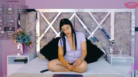 Snapshot of soffialopez_ chatting on 10.17.25 Sofia online show from 10.17.25