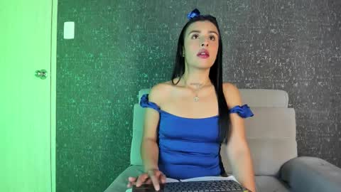 Snapshot of soffialopez_ chatting on 10.19.25 Sofia online show from 10.19.25