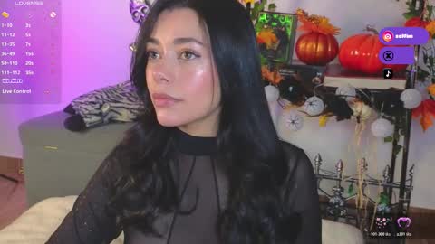 Snapshot of soffimoon_ chatting on 11.12.25 IG Soffimoon I THANK YOU FOR LEAVING YOUR FOLLOW online show from 11.12.25