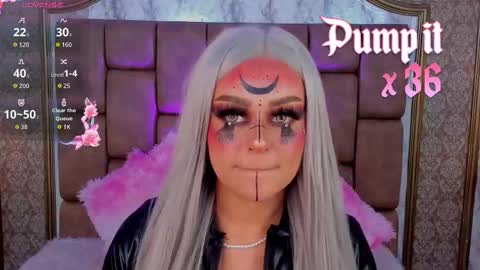 Snapshot of soffiqueen chatting on 10.16.25 Schedule 1400 - 2100 gtm-5 online show from 10.16.25