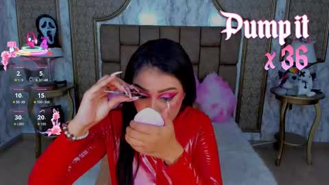 Snapshot of soffiqueen chatting on 10.27.25 Schedule 1400 - 2100 gtm-5 online show from 10.27.25