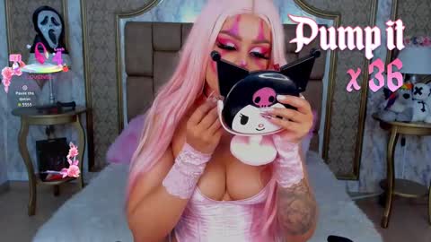 Snapshot of soffiqueen chatting on 10.28.25 Schedule 1400 - 2100 gtm-5 online show from 10.28.25