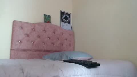 Soffy Moore online show from 12.05.25