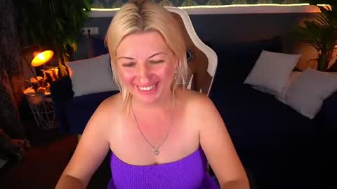 Snapshot of sofi_moonnn chatting on 08.04.26 Sofi online show from 08.04.26