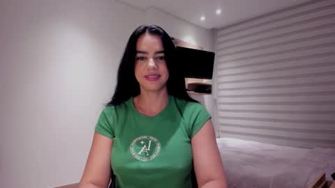 Sofi Saenzz  online show from 10.08.25